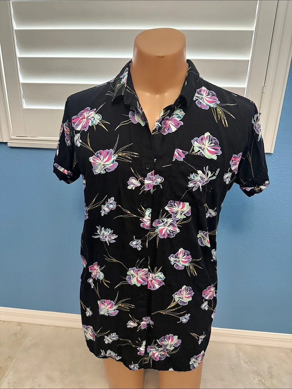 Vans Floral Button-Down Shirt in Black & Pink Medium Like New